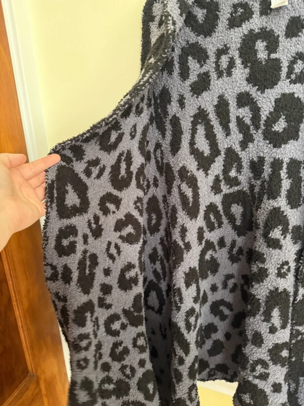 Walmart Cozy Black & Gray Leopard Print Fuzzy Shawl Cardigan One Size Comfy